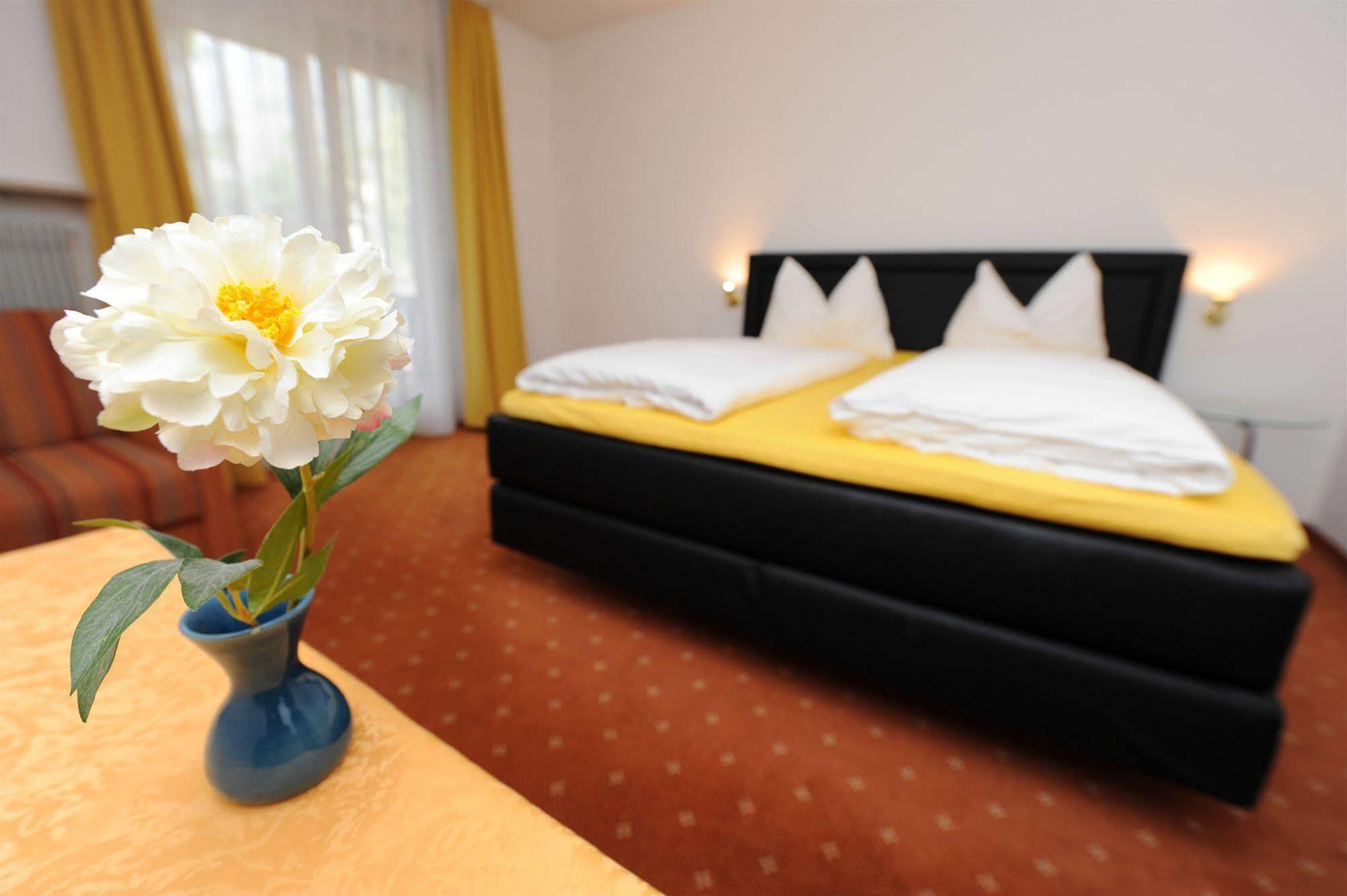 Hotel Pension Schweitzer Силандро Экстерьер фото