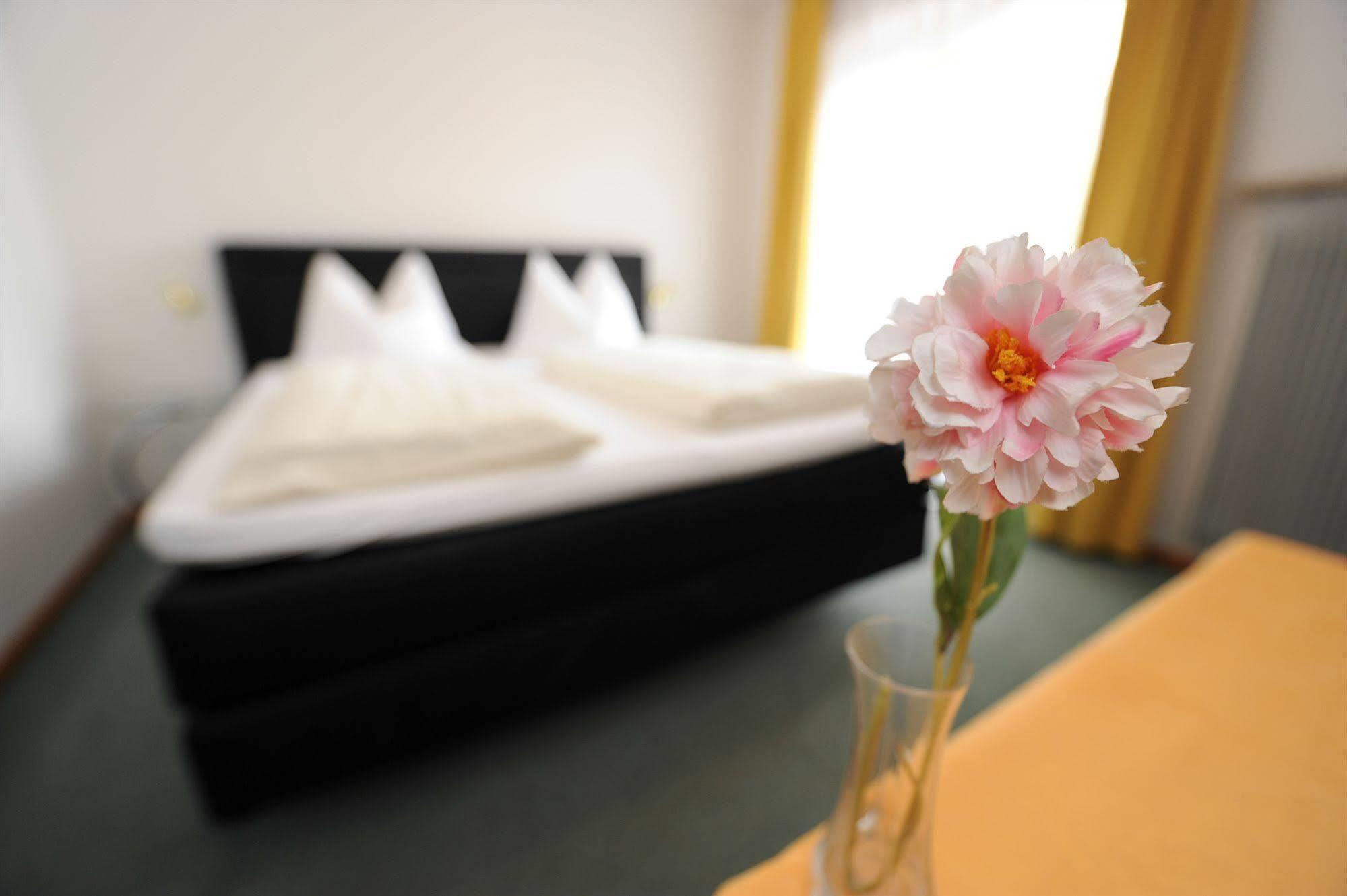 Hotel Pension Schweitzer Силандро Экстерьер фото