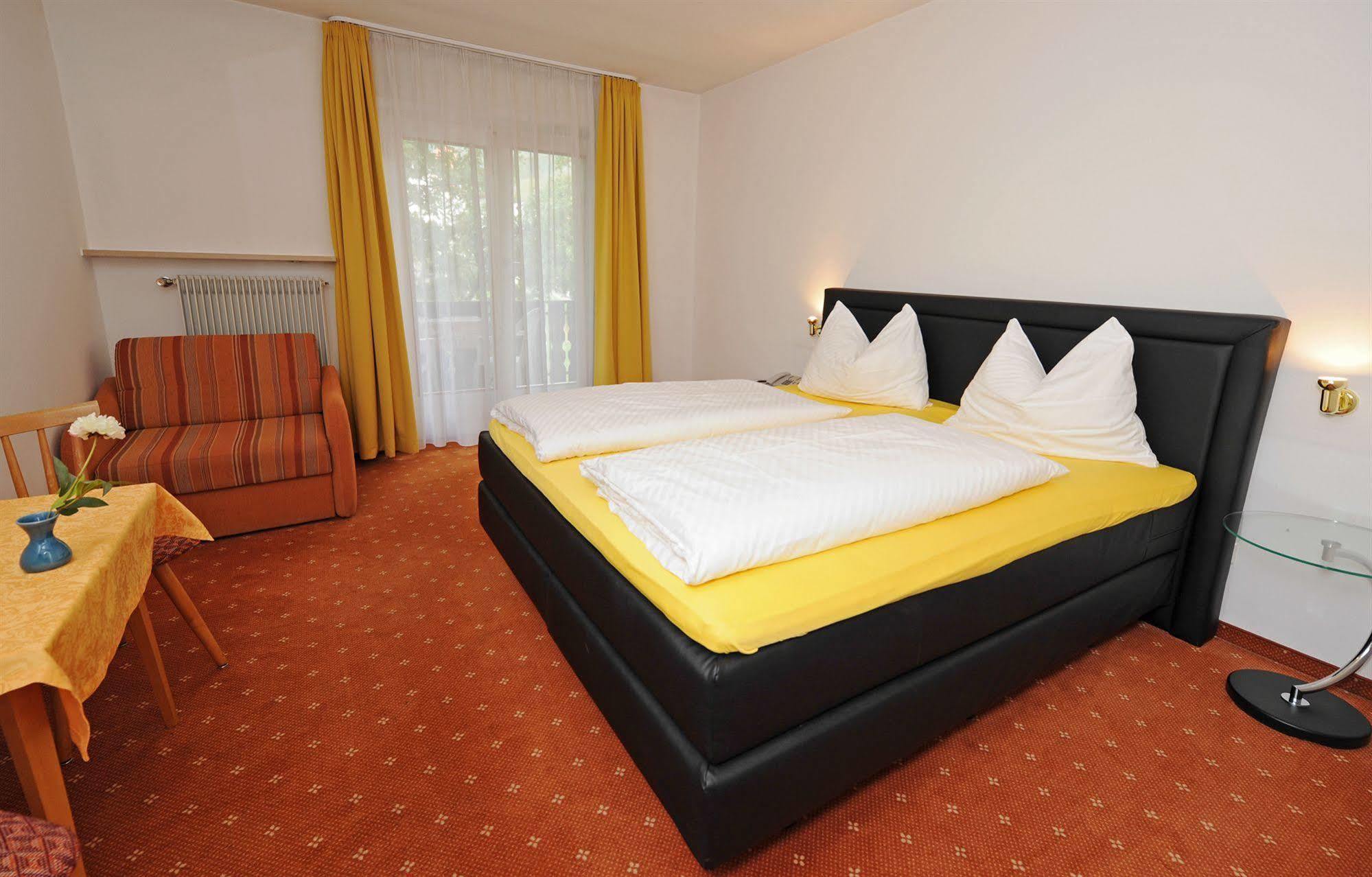 Hotel Pension Schweitzer Силандро Экстерьер фото
